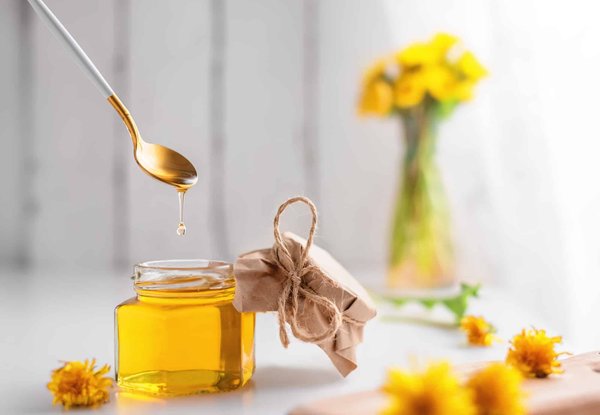 Pourquoi opter pour un pot de miel ? Les multiples bienfaits d'un trésor sucré